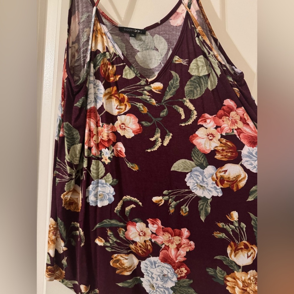 Floral Strappy Tank - Picture 3 of 3